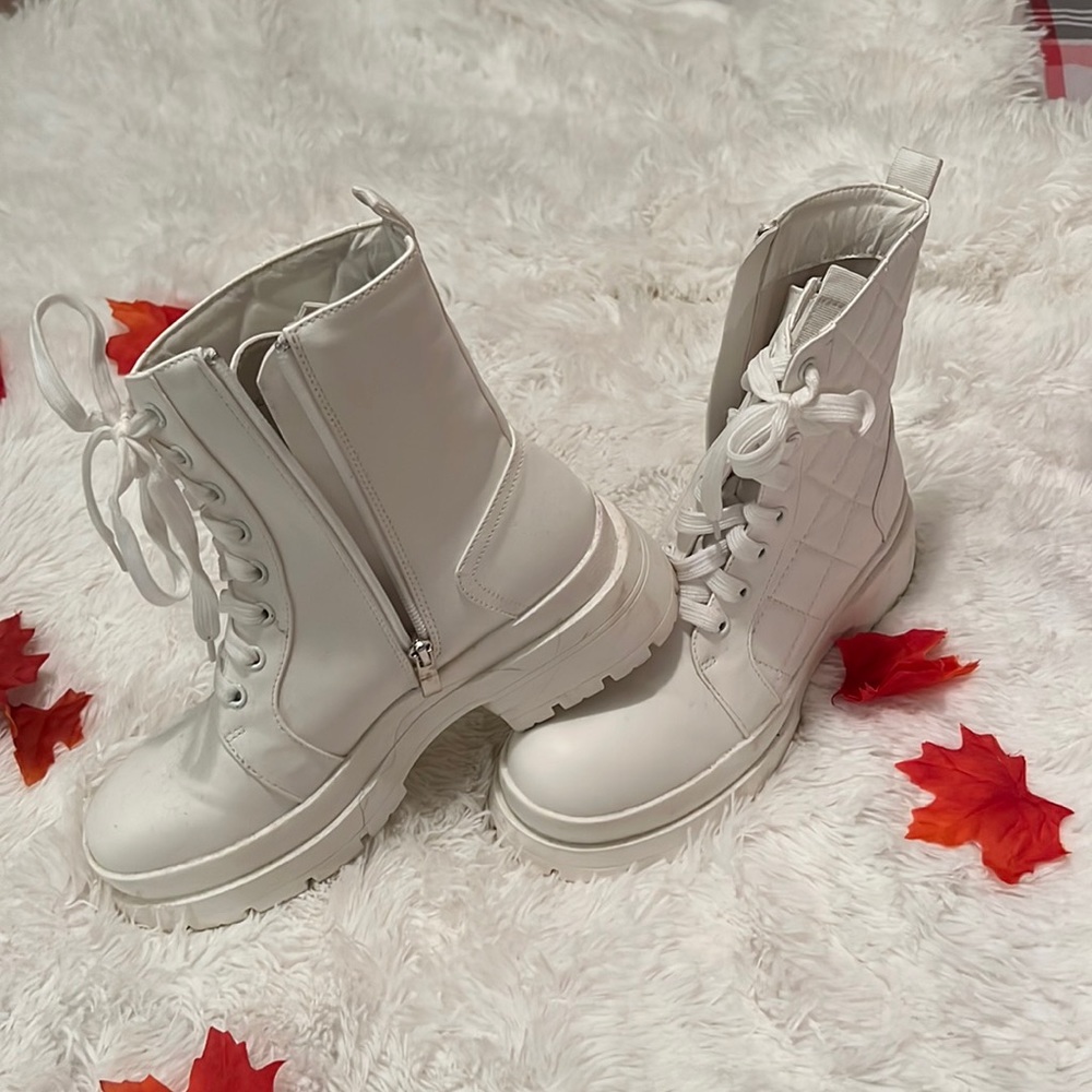 Off white bulky boots! Used them once! Great!